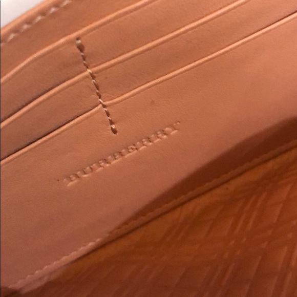 NWOT Burberry Calf Leather Zip Around Wallet - Picture 5 of 8